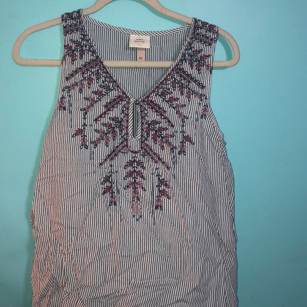 Tank with embroidery designs